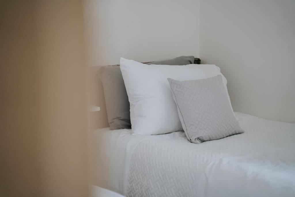 Linen Cottage- Parking, Leds, 4K Tvs, 5G Wifi And More! Bath Esterno foto