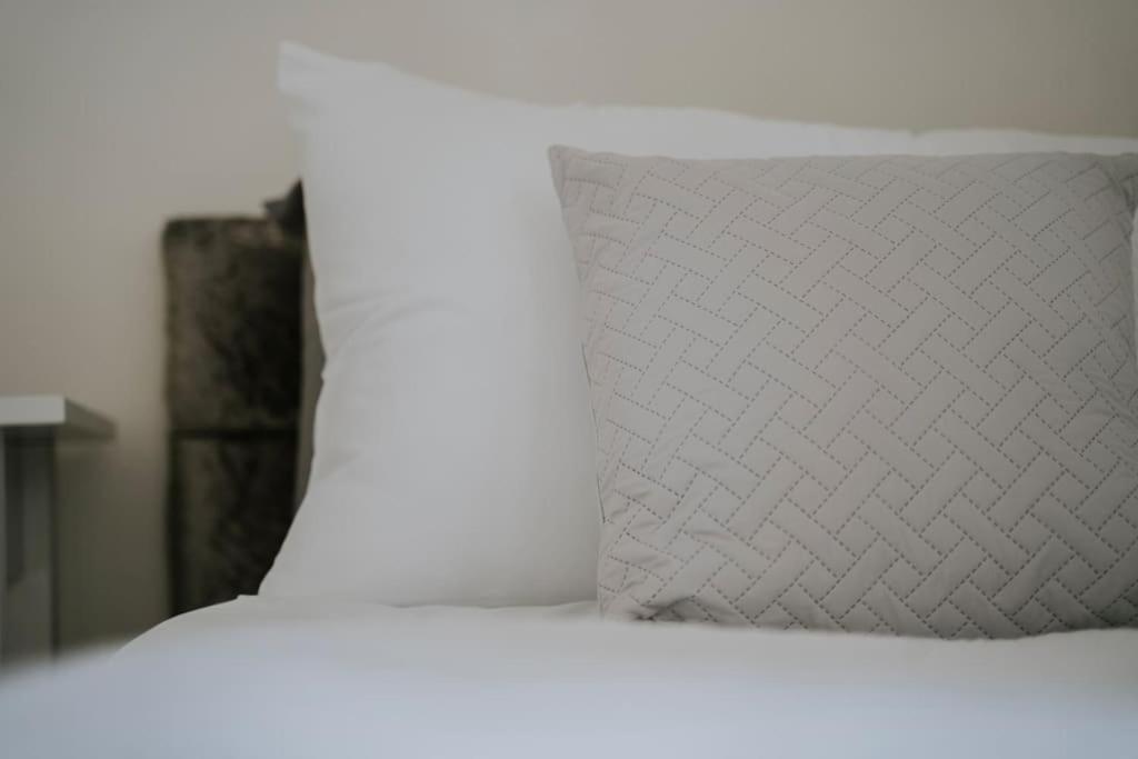 Linen Cottage- Parking, Leds, 4K Tvs, 5G Wifi And More! Bath Esterno foto
