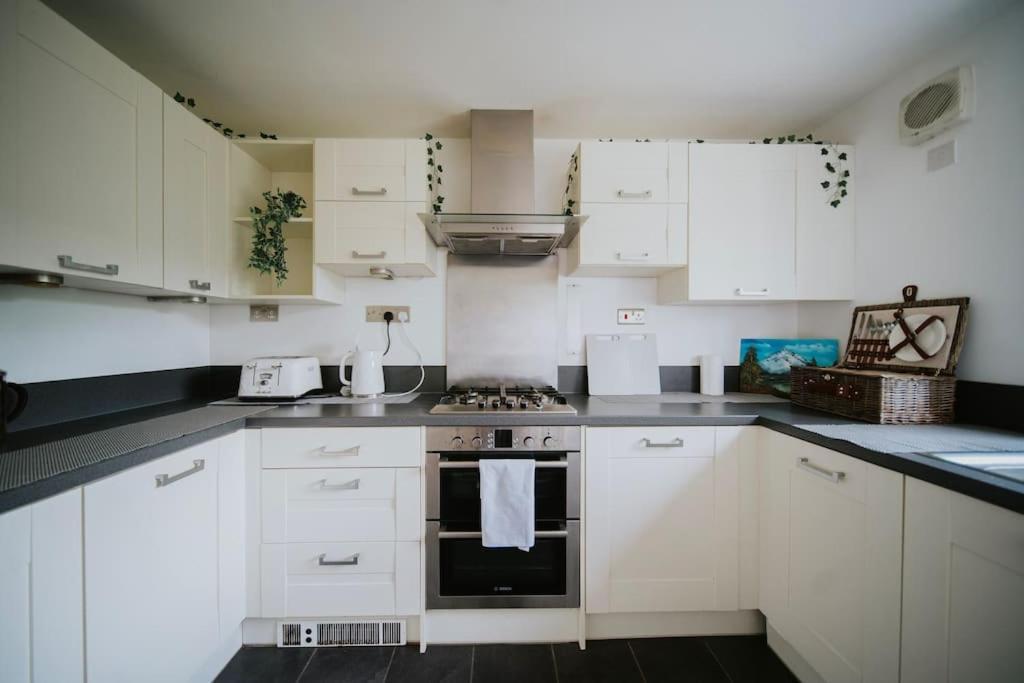 Linen Cottage- Parking, Leds, 4K Tvs, 5G Wifi And More! Bath Esterno foto