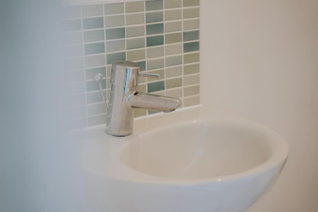 Linen Cottage- Parking, Leds, 4K Tvs, 5G Wifi And More! Bath Esterno foto