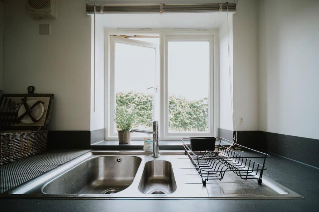 Linen Cottage- Parking, Leds, 4K Tvs, 5G Wifi And More! Bath Esterno foto