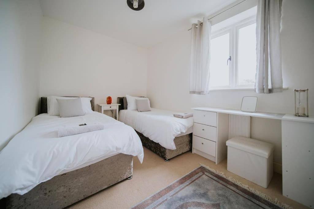 Linen Cottage- Parking, Leds, 4K Tvs, 5G Wifi And More! Bath Esterno foto
